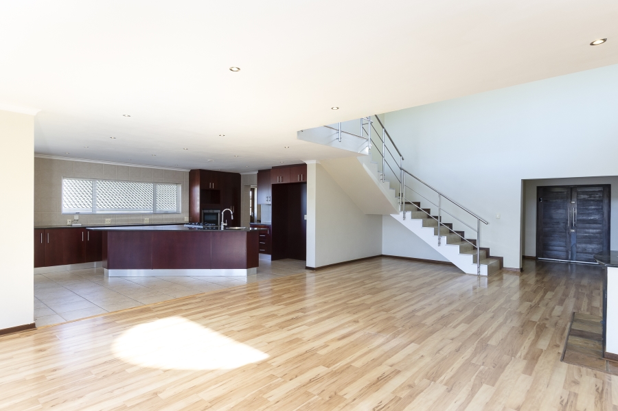 To Let 4 Bedroom Property for Rent in Heldervue Western Cape